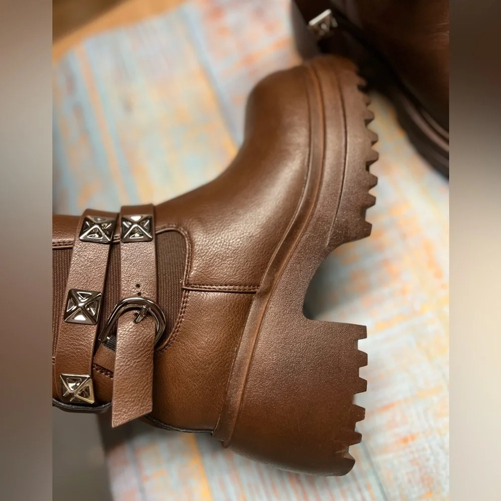 Brown Leather Women's Boots - Picture 5 of 6